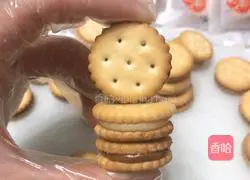 Illustration of making toffee sandwich cookies 7