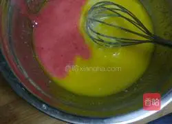 Illustration of how to make strawberry-flavored biscuits 4