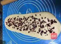 Illustration of how to make dried cranberry toast 7