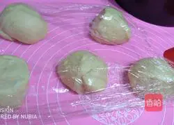 Illustration of how to make caterpillar ham buns 5