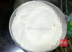 Illustration of how to make peanut, walnut and sesame whole grain biscuits 4