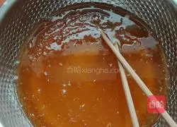 Illustration of how to make black rice stuffed mooncakes 3