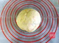 Illustration of Jenny's Christmas Wreath Bread 6