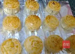 Illustration of how to make moon cakes 14