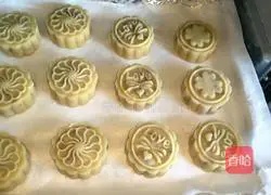 Illustration of how to make moon cakes 11