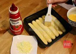 Illustration of how to make onion-flavored pork floss steak buns 12