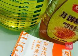 Illustration of how to make Cantonese white lotus paste and egg yolk mooncakes 1