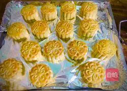Cantonese bean paste mooncake recipe 11