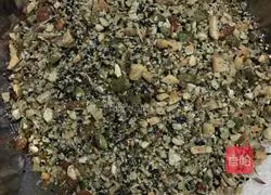 Illustration of how to make five-nut mooncake filling 2