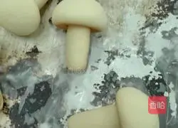 Illustration of how to make small mushroom biscuits 3