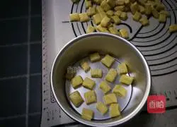 Illustration of Tang Renshen Sausage Hand-Teared Bread 13