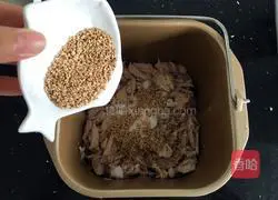 Illustration of how to make meat floss in bread machine 8