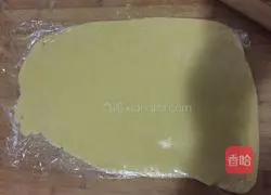 Illustration of how to make peach biscuits 10