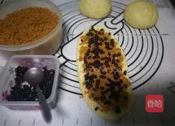 Illustration of how to make sweet bean and meat floss toast 9
