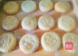 Illustration of how to make homemade mooncakes 11