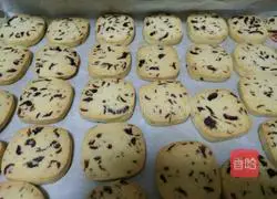 Illustration of how to make cranberry cookies 7