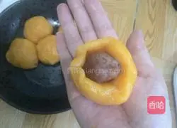 Illustration of how to make carrot snow-skin mooncakes 9