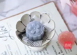 Illustration of how to make snowskin mooncakes with rose filling 21