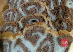 Illustration of how to make two-color toast 9