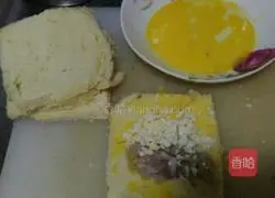 Illustration of how to make shrimp cheese toast rolls 4