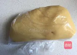 Illustration of how to make egg yolk and bean paste mooncakes 5