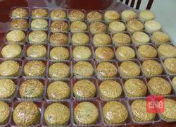 Illustration of how to make egg yolk lotus paste and whole grain mooncakes 8