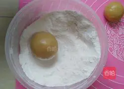 Illustration of how to make mooncakes with mung bean filling 6