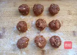 Illustration of how to make fresh meat mooncakes 7