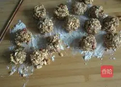 Illustration of how to make five-nut mooncakes 2