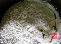 Illustration of how to make black sesame mooncakes 4