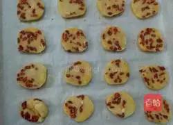 Illustration of how to make wolfberry biscuits 9