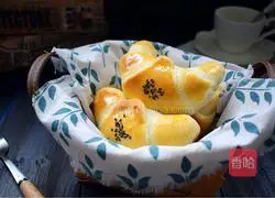 Illustration of how to make croissants 19