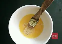 Illustration of how to make lotus paste and egg yolk mooncakes 6
