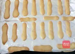Illustration of how to make finger biscuits 8