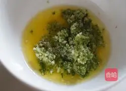 Illustration of how to make garlic French buns 4