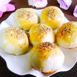 Pickled mustard and fresh meat mooncakes
