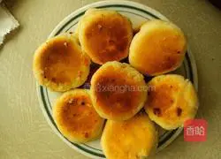 Illustration of how to make puff pastry mooncakes with electric baking pan 7