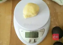 Milk-flavored jujube paste mooncake recipe 10