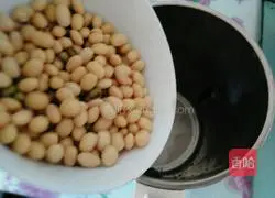 Illustration of how to make sweet mooncake soy milk 3