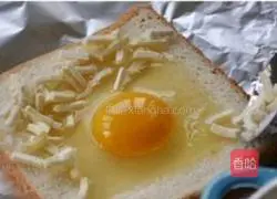 Illustration of how to make egg and cheese toast 4
