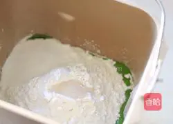 Spinach Sausage Bun Recipe Illustration 3