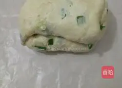 Illustration of how to make green onion biscuits 7