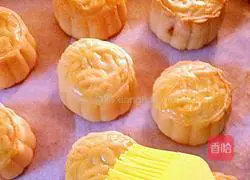 Illustration of how to make Cantonese-style mooncakes with pumpkin filling 15