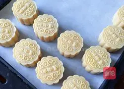 Coconut Egg Yolk Mooncake Recipe Illustration 14