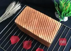 Illustration of how to make morning fast toast slices 16