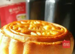 Illustration of how to make red fruit and bean paste mooncakes 8
