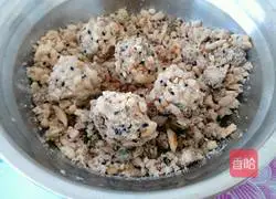 Illustration of how to make nut mooncake filling 9