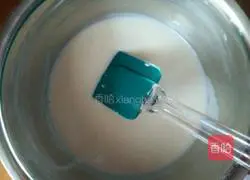 Illustration of how to make custard snowskin mooncakes 5