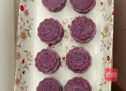 Illustration of how to make purple sweet potato and rose bean paste mooncakes 16