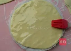 Illustration of how to make hand-torn flower bread 6